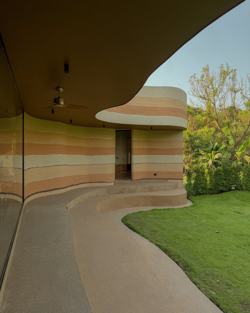 bjaunt anywhere 🐾 tweet media