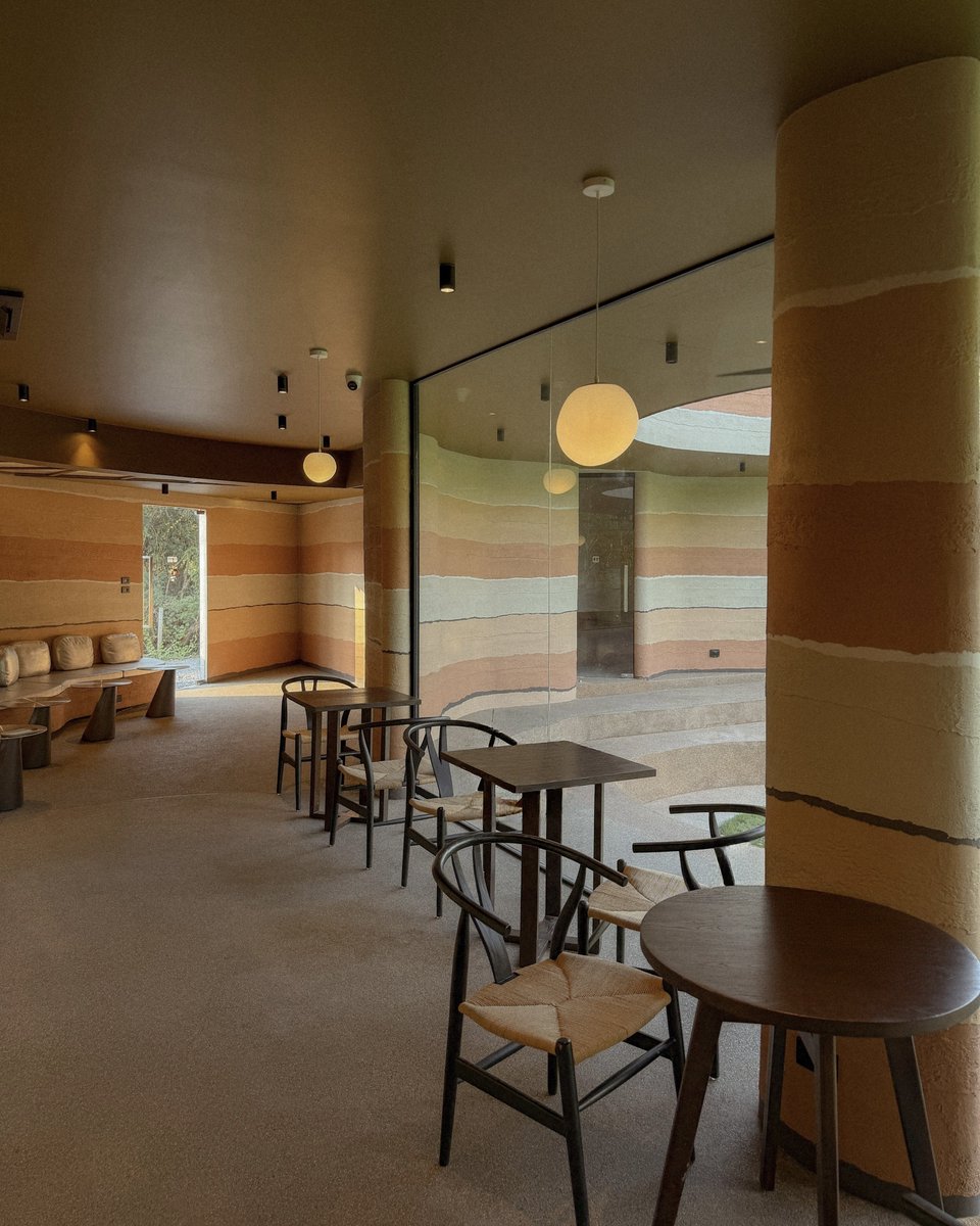 bjaunt anywhere 🐾 tweet media