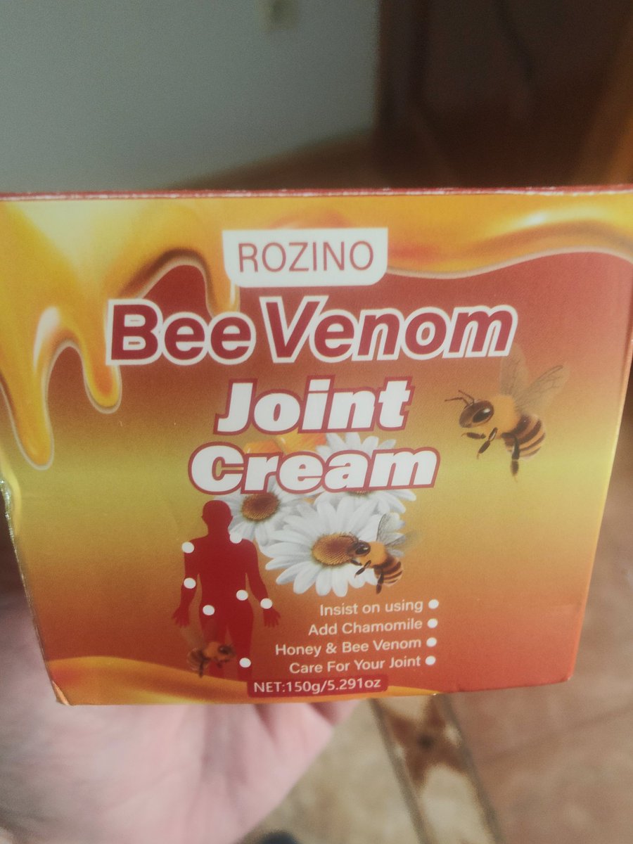Si os duele un codo, un hombro, una rodilla, una muñeca, o lo que sea, compraros esta cosa en el Temu. Con poco que te eches, antes de que te lo termine de absorber ya no te duele. Es lo más acojonante que he probado, y es un tarro grande.