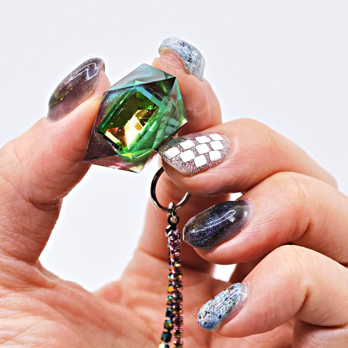 【新作紹介】
カレイド・バイピラミッドシングルイヤリング(オーロラカーテン)
いつかこんな色合いのオーロラみたいですね〜！！
jp.pinkoi.com/product/ixF2bg…
#pinkoi