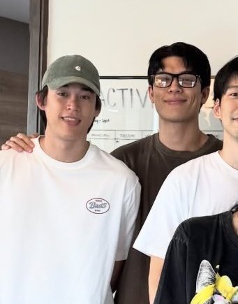 อยู่ด้วยกันนี่นา เผลอๆพี่จอสเป็นคนลงรูปในไอจีกวินเองแน่ๆ