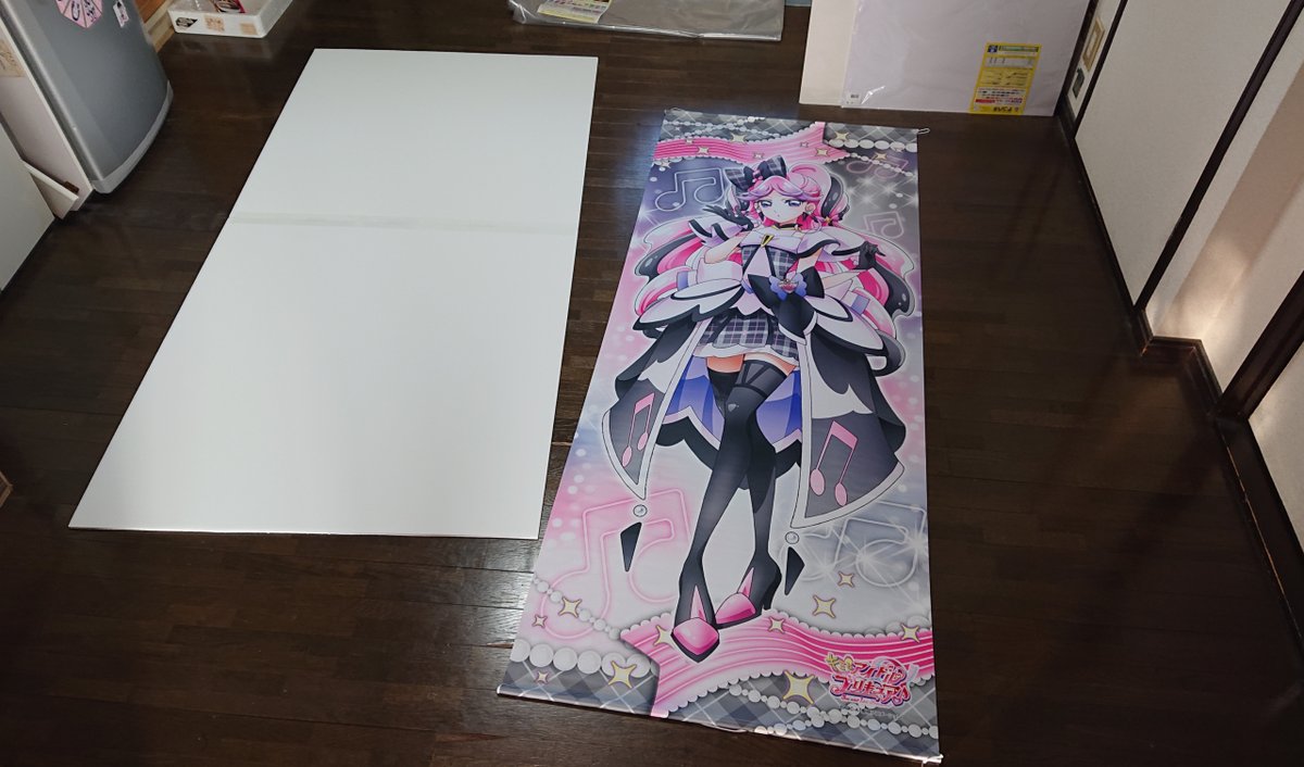 Cure_makopi's tweet photo. 【プリキュア等身大パネル作成 その１】
用意するものはこちら
・等身大タペストリー
・スチレンボード（900×1800）
・裁ちばさみ
・透明テーブルクロス（120×200）
・速乾アクリア
・デコパネ（600×900）2枚
その他に、スプレーのり、カッター、テープ等 https://t.co/LdTRuagyUt