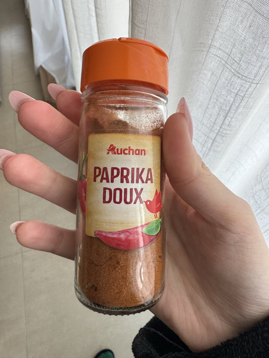 eikosi_okto's tweet photo. Bonjour @AUCHAN_France , on peut m’expliquer la présences de petit vers dans mon pot d’épices ? Récemment acheté et bon jusqu’en 2027 ? Ça me dégoûte sérieux j’ai failli nourrir ma fille avec ça bravo https://t.co/W8upKrdAjE