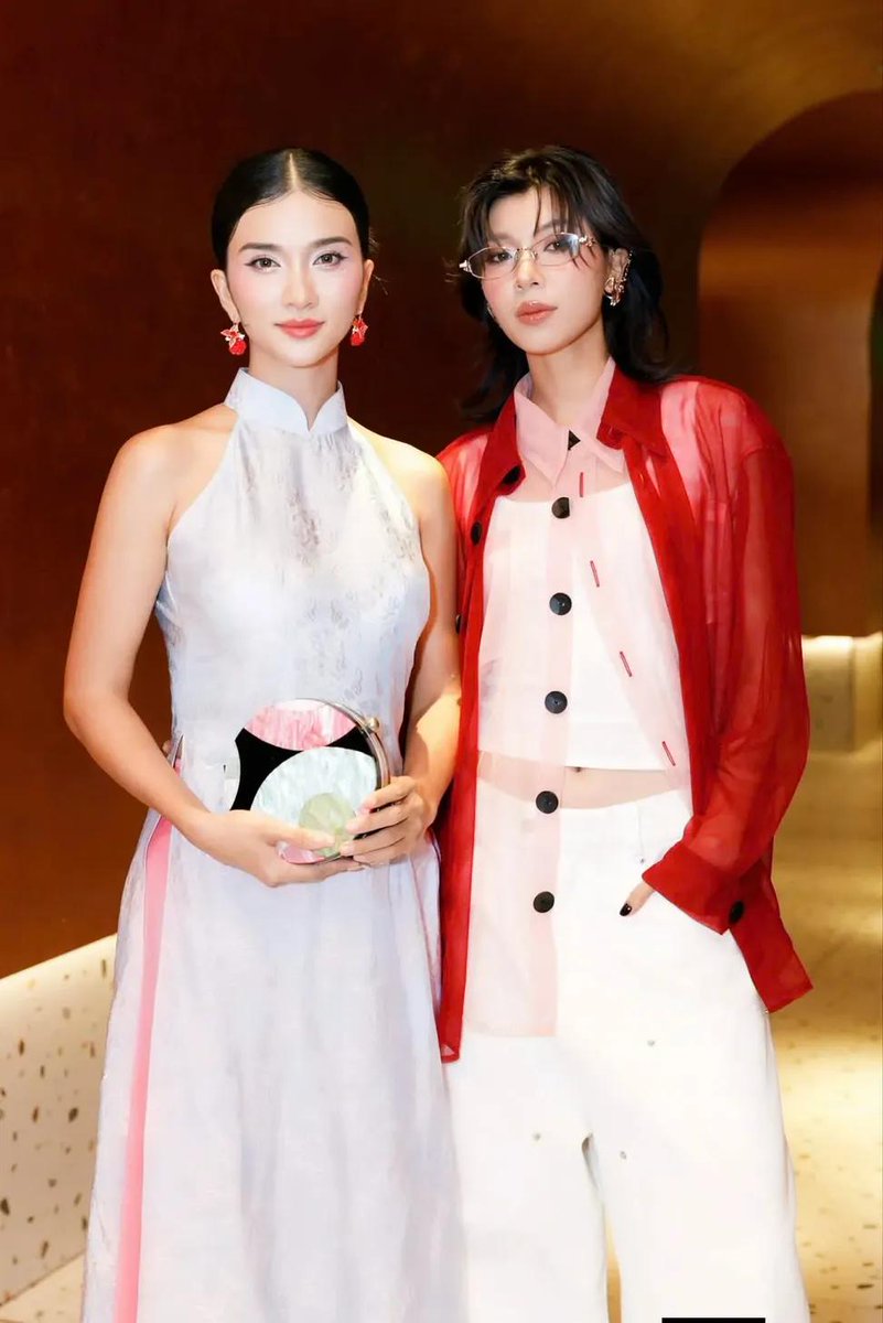 HoangHuynh177's tweet photo. Trend for my parents
#YSLBeautyVN_Kimtuyen #YSLBeautyVN_Donganhquynh #YSLBeautyVN_Kimdong #YSLLIBRE https://t.co/fTMSCZ9Ve0