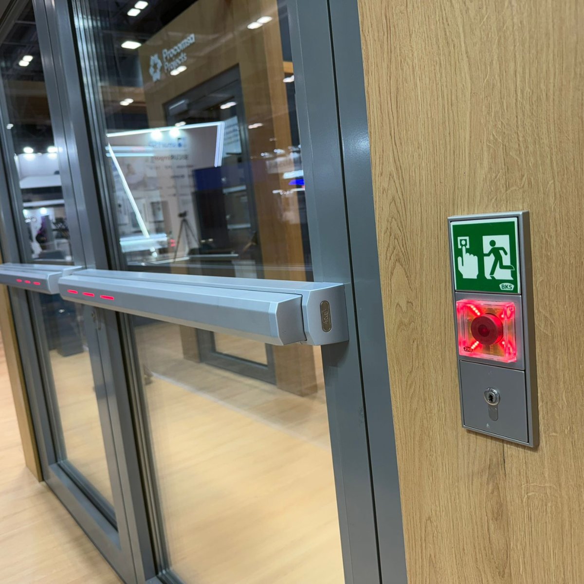 procomsaoficial's tweet image. En @SICUR_  2026, #PROCOMSA está presente en @IFEMA  (Pabellón 10 · D05) junto a @bks_gmbh , presentando #soluciones orientadas a reforzar la #seguridad del #edificio y la #protección de las personas, integrando #normativa, #fiabilidad y #controloperativo.