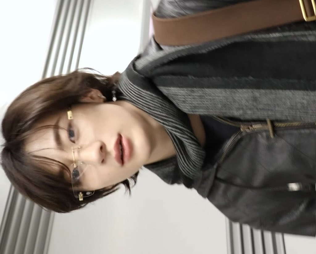 tonboong's tweet photo. >무테 안경 앤톤<
이거 ㄹㅇ 고유명사 지정 시급 https://t.co/ottXbwMuuw