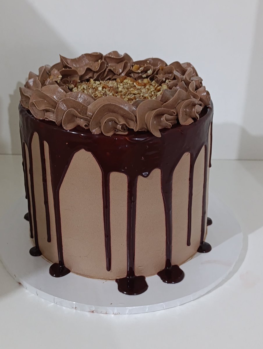 Chocolate cake gets it 😍😍😍😍
+263773238201
#makeke