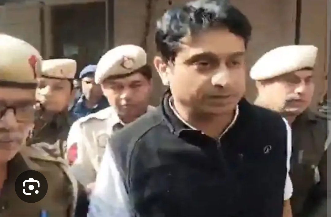 Drratnapandey's tweet photo. दिल्ली पुलिस ने यूथ कांग्रेस के अध्यक्ष उदय भानु चिब को इस बिनाह पर गिरफ्तार किया कि..
*उन्होंने ये नहीं बताया कि टीशर्ट कहां प्रिंट हुआ था..?
#thecompromisedpm
@RahulGandhi @priyankagandhi @LambaAlka @INCIndia @AICCMedia @avinashpandeinc @kashikirai https://t.co/znJKz3CriU