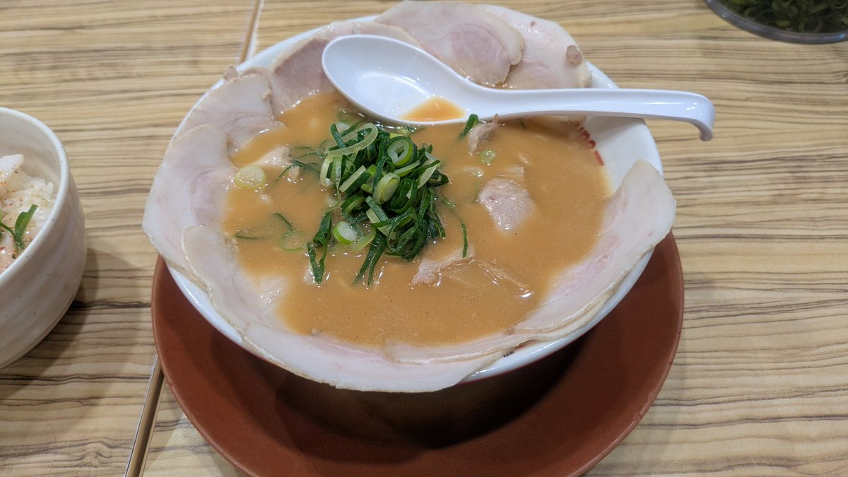 ワイエス tweet media