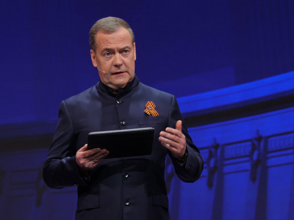 Little Think Tank tweet media