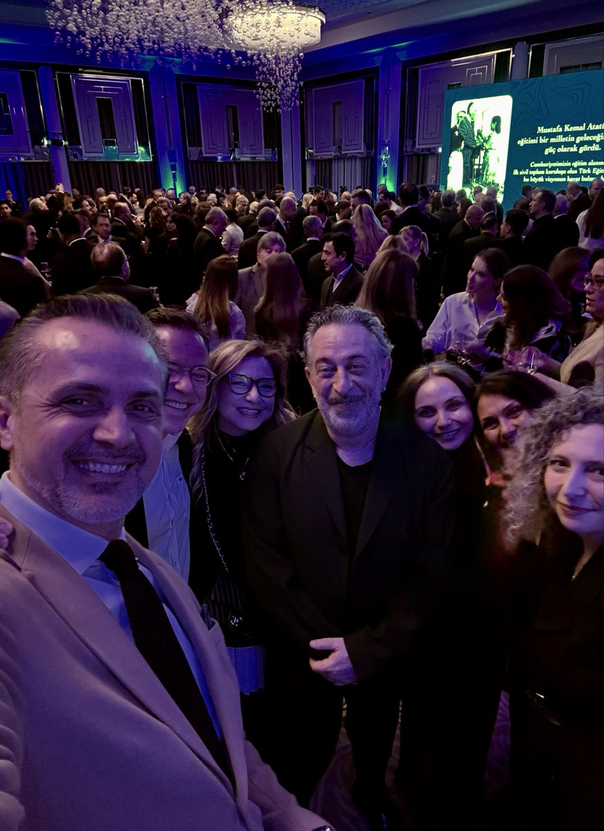 BtalentGal's tweet photo. Belonging isn’t just a feeling. It’s something we design.
As an HR leader bridging communities, I see #Belonging as a system-never accidental but intentionally built, especially at the age of #AI
Recently, I was reminded what that truly means
#BridgingCommunities #Leadership #HR https://t.co/v2zMIvMopq