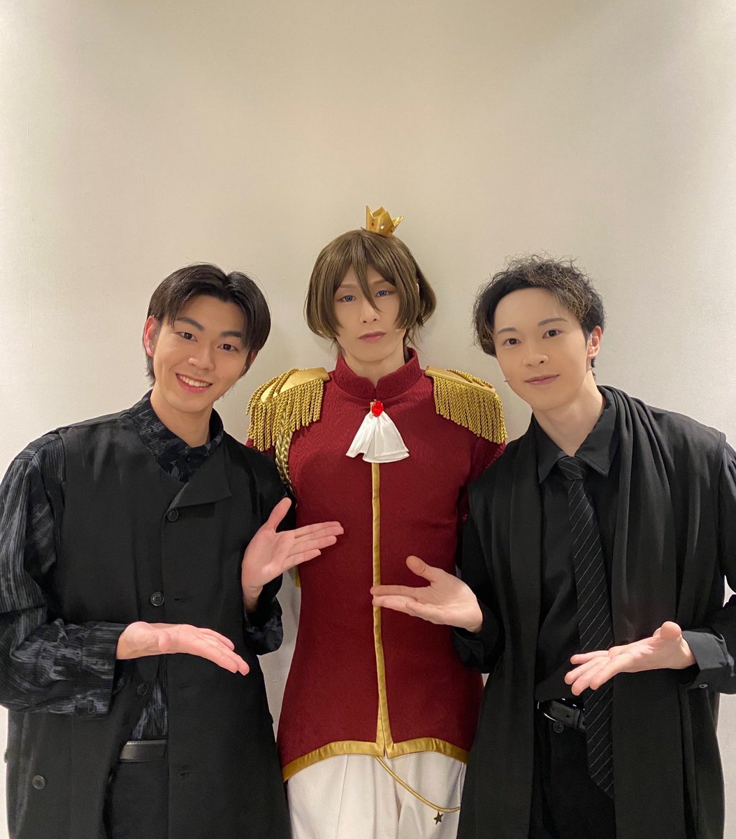 #舞台キンプリ
公演3日目、ご来場いただき誠にありがとうございました🌟

 #法月仁 役の #前内孝文 さんとお写真を撮っていただきました✨️

大好きな恋しさのダンスを仁さんと一緒に踊ることができて本当に嬉しいですっ🥰🍏

明日も全力で煌めきをお届けします!!

 #ブタキン
 #kinpri