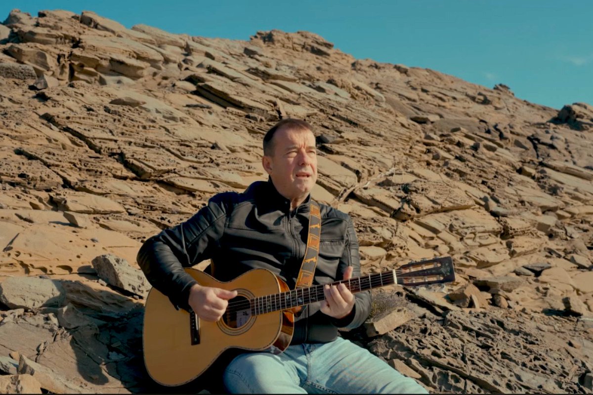 💨<a href="/crisjuanico/">Cris Juanico. ROSA DES VENTS. Vinil i cd. 03/26</a> i Xavi Lozano celebren les «Coses arriscades». Estrenem el segon avançament del pròxim disc de Juanico: 'Rosa des vents'.⬇
enderrock.cat/noticia/30815/…