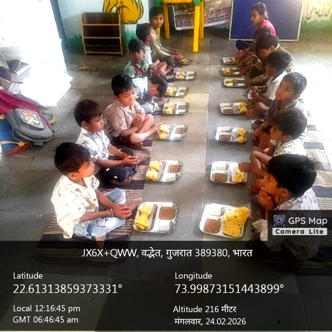cdpobaria3's tweet photo. આજ રોજ દેવગઢ બારીયા ઘટક 3 ના આંગણવાડી કેન્દ્રમાં બાળકોને બપોરનું ભોજન આપવામાંઆવ્યું, @CMOGuj @PMOIndia @MinistryWCD @wcdgujarat @Rakesh_gujIAS @manisha_vakil @DahodDdo @SecWCDGujarat @IraChauhan6 @CollectorDahod https://t.co/bTItA4aKMG