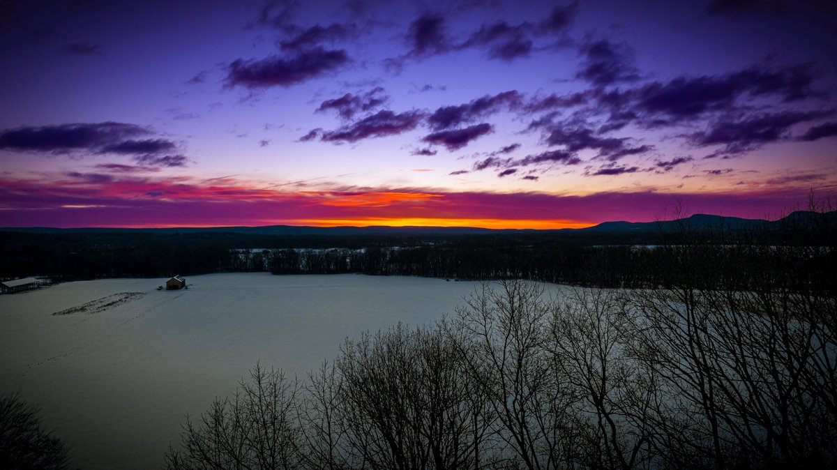 WesternMADrones's tweet photo. Winter skies are the best skies.
#sunrise #sunrisephotography #dronephotography #westernmass #hatfieldma #westernmassdrones https://t.co/zq6gmGge3N