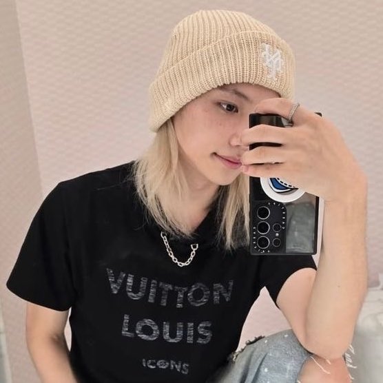 cry ˙⋆✮ / new 📌 tweet media