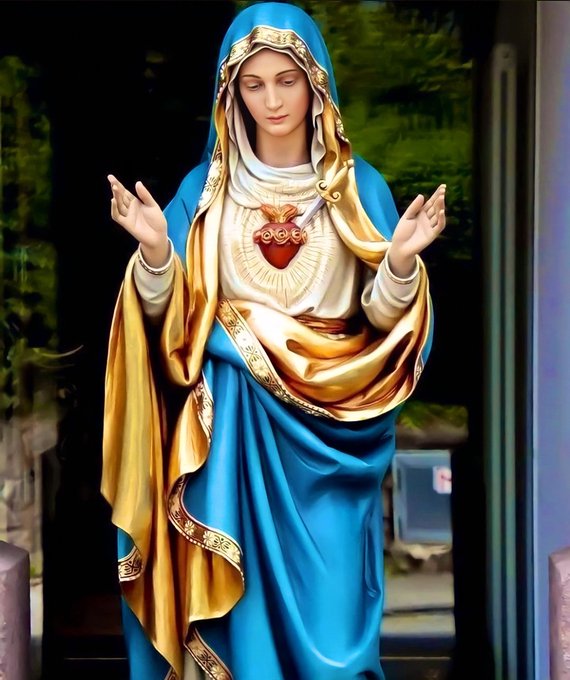 PrayTheRosary's tweet photo. Hail Mary, full of grace, the Lord is with thee https://t.co/8ReLsoTpX6