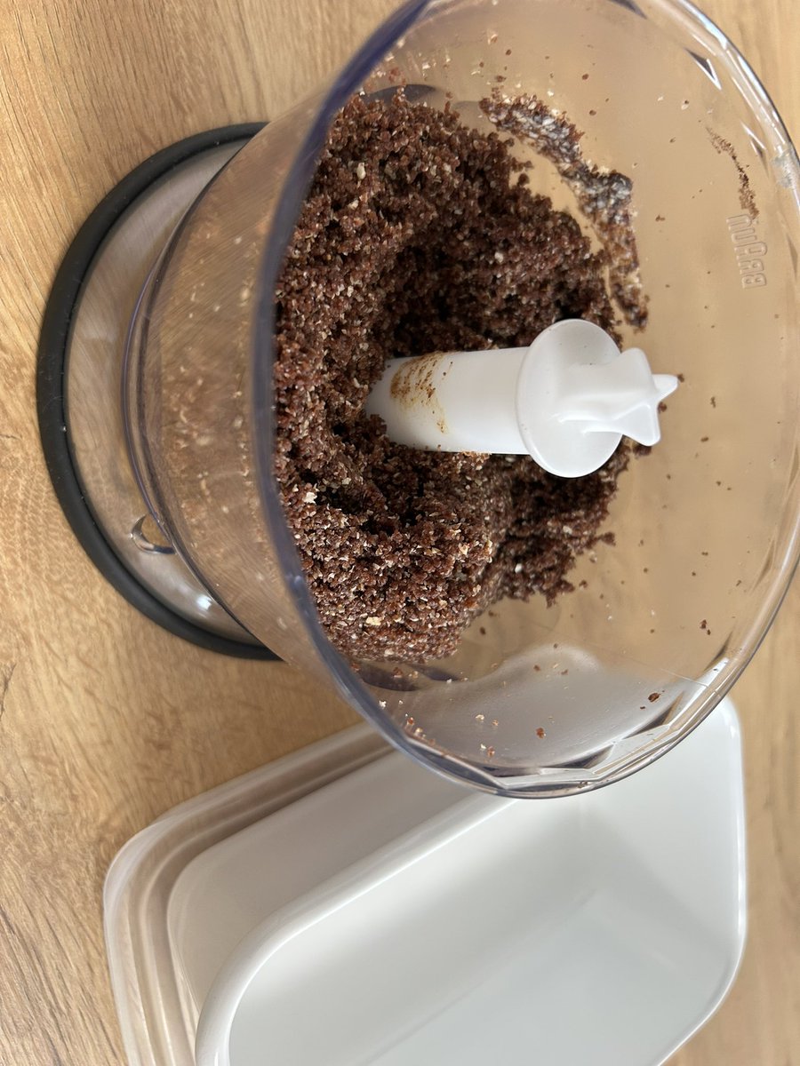 _aomidly_'s tweet photo. Raw Cacao Energy Balls🥜🥥 https://t.co/ZVbF9H3JdN