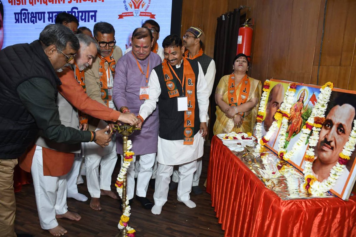 Prateek Tiwari (प्रतीक) tweet media