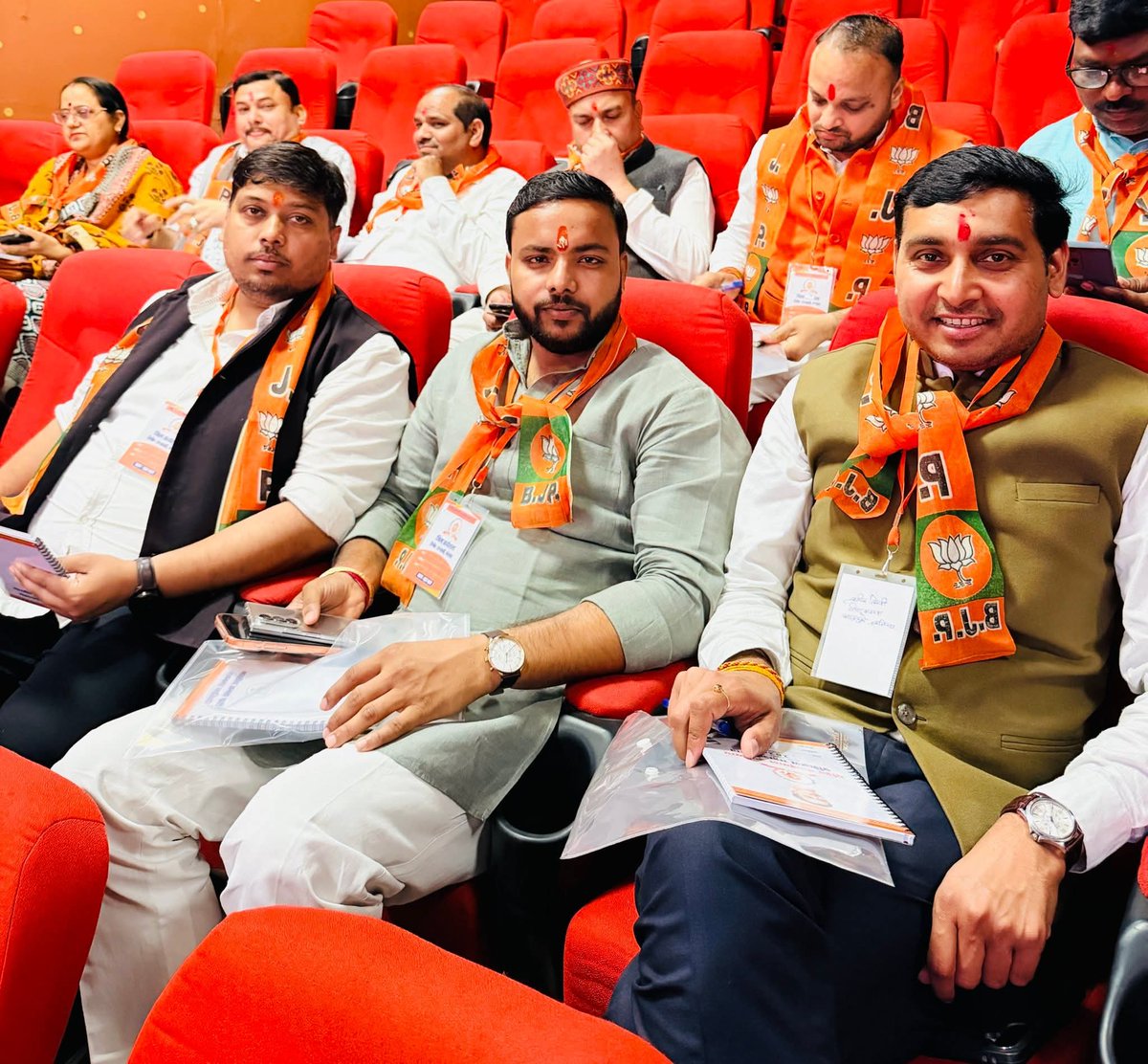 Prateek Tiwari (प्रतीक) tweet media