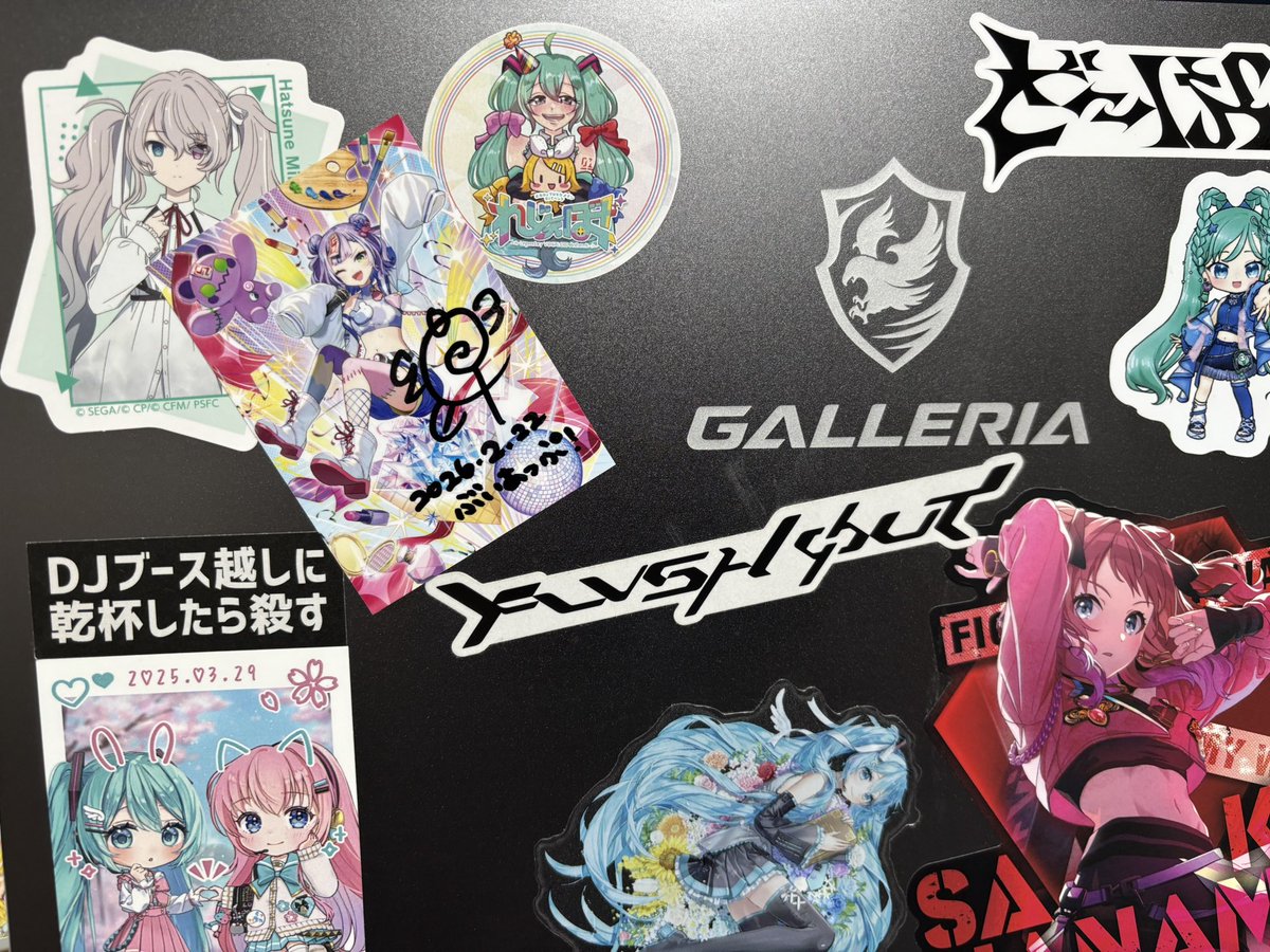 ぶいあっぷ演者特権のお陰で、ステッカー&アクリルスタンドに直筆