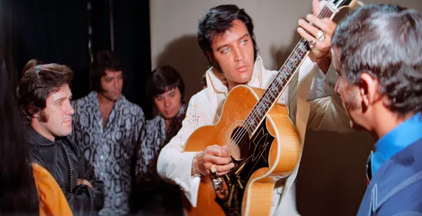 skipkassidy's tweet photo. EPiC (Elvis Presley in Concert): The King is Back in the Building!

Filmmaker Baz Luhrmann takes reels and reels of Elvis and makes a concert doc that will show you why he was then and will forever be The King. See it in IMAX if you can! @HoustonCritics https://t.co/xmjVpzpCUU