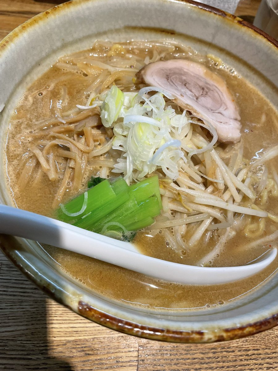 _ai_aiko's tweet photo. #粋な一生

今日、閉店日の最終日の夜に食べ納め🍜
味噌ラーメン（麺大盛り）！
ここが人気なのがわかる。
もう2度と食べられない味を、最後に。
あっつあつな濃厚スープまで味わってきました✨🥺開業20年間、たくさんの人たちに愛された味。今日までありがとうございました。そして、お疲れ様です。 https://t.co/Tg5Wosl6Jj