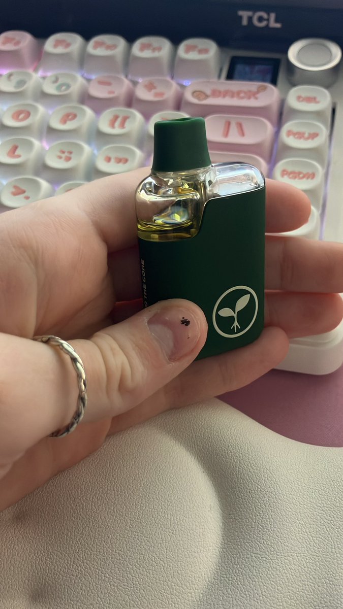 sativa ! 🪽🐾🦴 — shedtwt tweet media