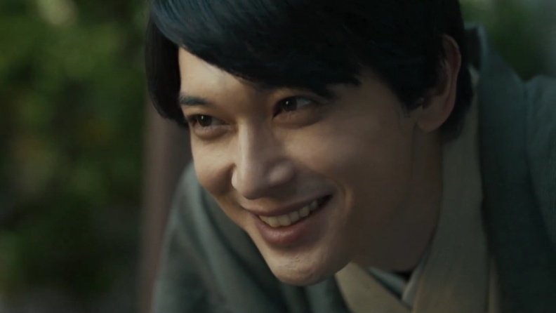 악마와 거래했다고 말하는 그 장본인이 악마같아서 진심 개무서운데 눈도 안깜빡임 웃는 게 ㄹㅇ 인간아닌것같고 가부키에 이미 심장까지 다 빼준것같고 내가보고있는것은 구미호인가싶고그럼 .. 웃는 장면 몇 안되는데 그 중에 가장 확실하게(?) 웃는게 이거인것도 마음이너무햄드네요