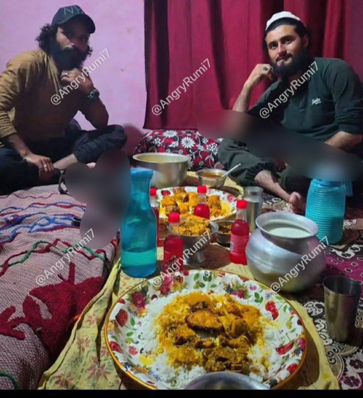 AngryRumi7's tweet photo. 🥲So who was hosting dawats for these neanderthals 

Context :Nuetralised trts Saifullah and Adil , being hosted a feast at a local residence in Singhpora. https://t.co/3LUqP5KvnK