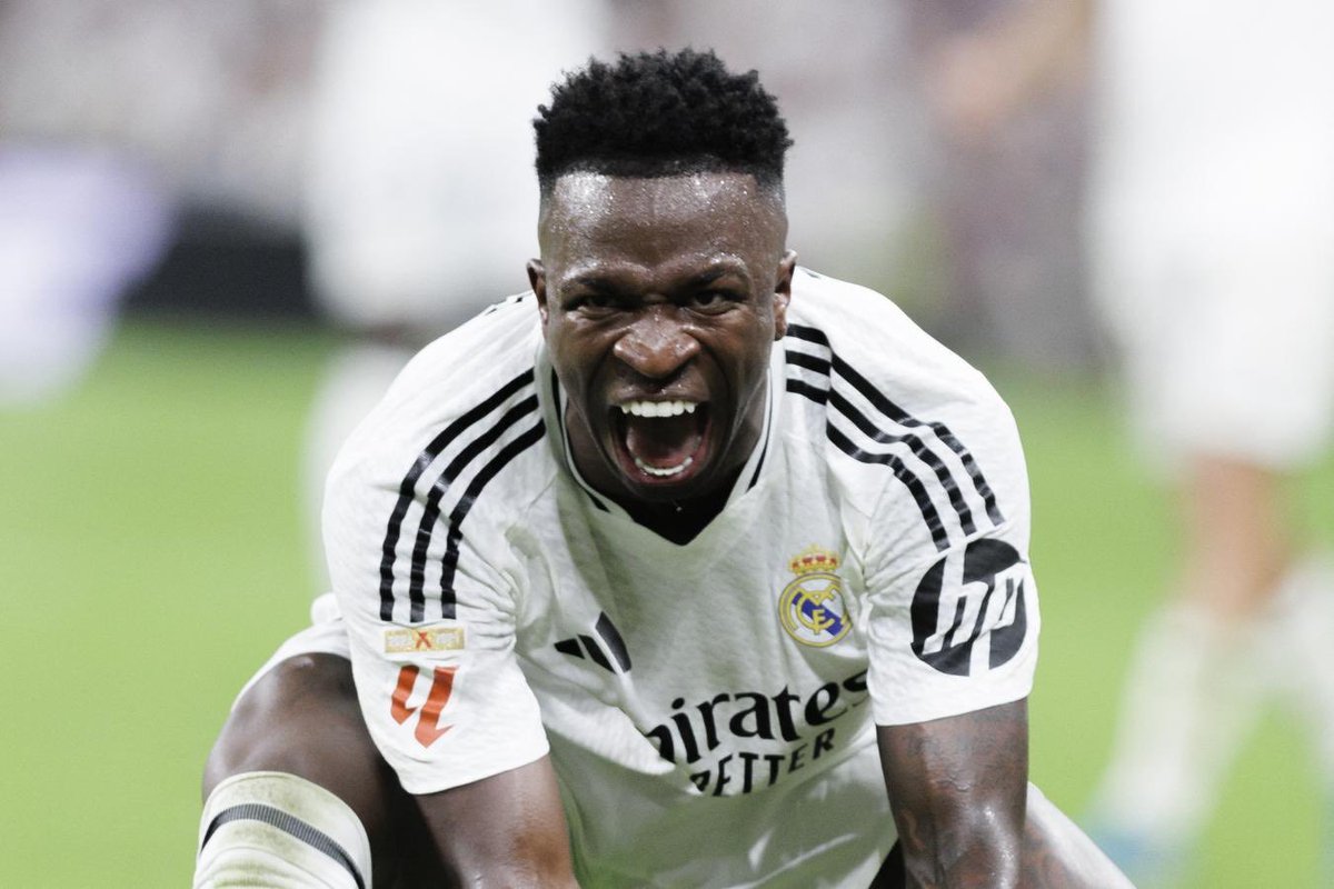 Un mononeuronal de época, con una agenda antiblanca que le respalda detrás. Este subser insulta a Prestianni llamándolo “cagón de mierda” dos veces (hay prueba en video) y luego sale corriendo diciendo que le han dicho el nombre de un animal. Este es el mundo surrealista de hoy.