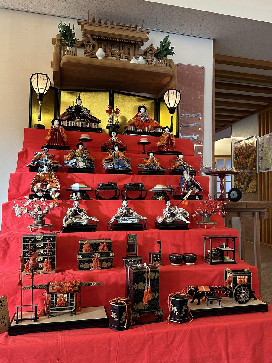 ディリ、立派な雛壇だね☺️

#集塵ディリ