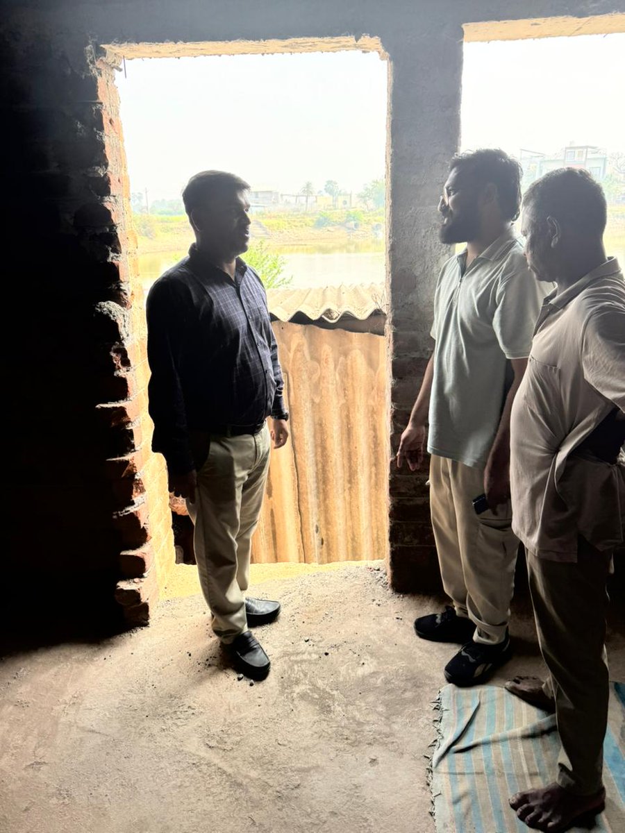 PmaySuda's tweet photo. Deputy Executive Engineer SUDA, Surat visited the Houses under construction in Dihen and Ariyana village of PMAY 2.0 (U) BLC Component and gave necessary instructions.
@InfoGujarat

@CMOGuj

@MoHUA_India

@PMAYUrban

#HousingForAll https://t.co/xpfgwO7Iwf