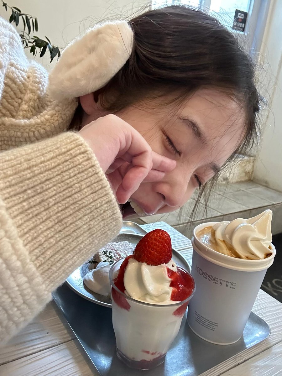 IUstagram tweet media