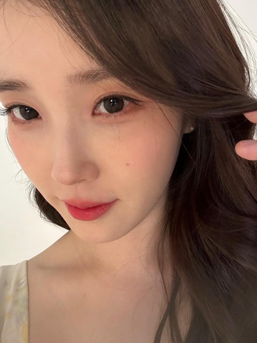 IUstagram tweet media