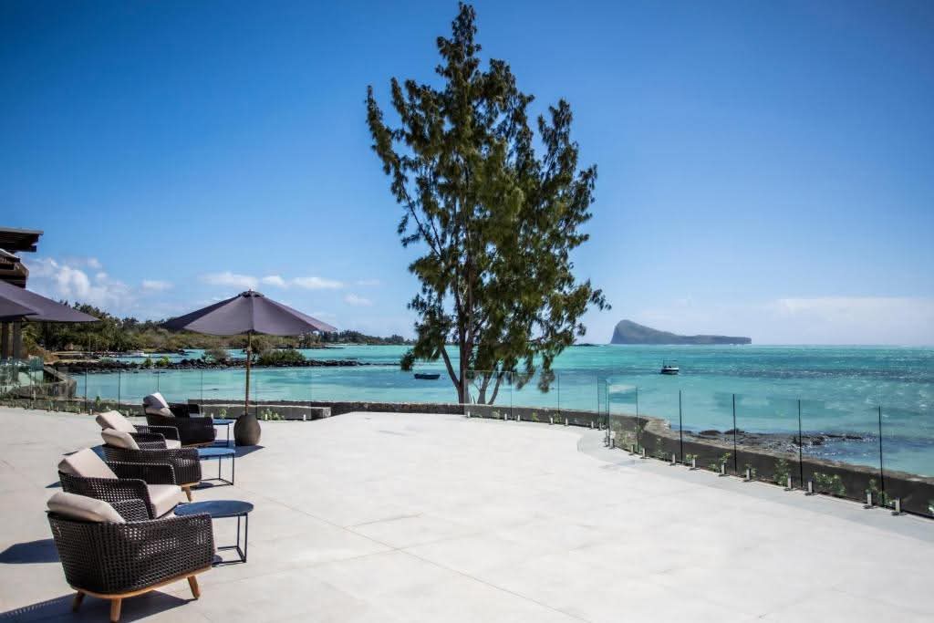 Hashtag_Hol_ZA's tweet photo. Every breathe you take ... I'll be watching you๐
Sea Diamond Boutique Hotel & Spa is a 5-star relaxed luxury boutique hotel nested on Calodyne Beach of the multiple turquoise colours of the Indian Ocean and overlooking the spectacular view of the five islets of the ne ๐ฒ๐บ https://t.co/jp6XVb65QP