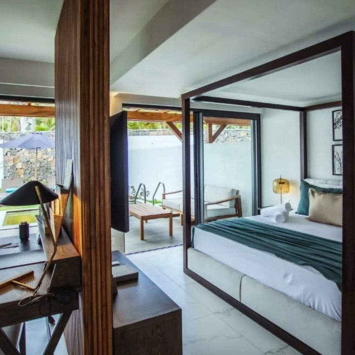 Hashtag_Hol_ZA's tweet photo. Every breathe you take ... I'll be watching you๐
Sea Diamond Boutique Hotel & Spa is a 5-star relaxed luxury boutique hotel nested on Calodyne Beach of the multiple turquoise colours of the Indian Ocean and overlooking the spectacular view of the five islets of the ne ๐ฒ๐บ https://t.co/jp6XVb65QP