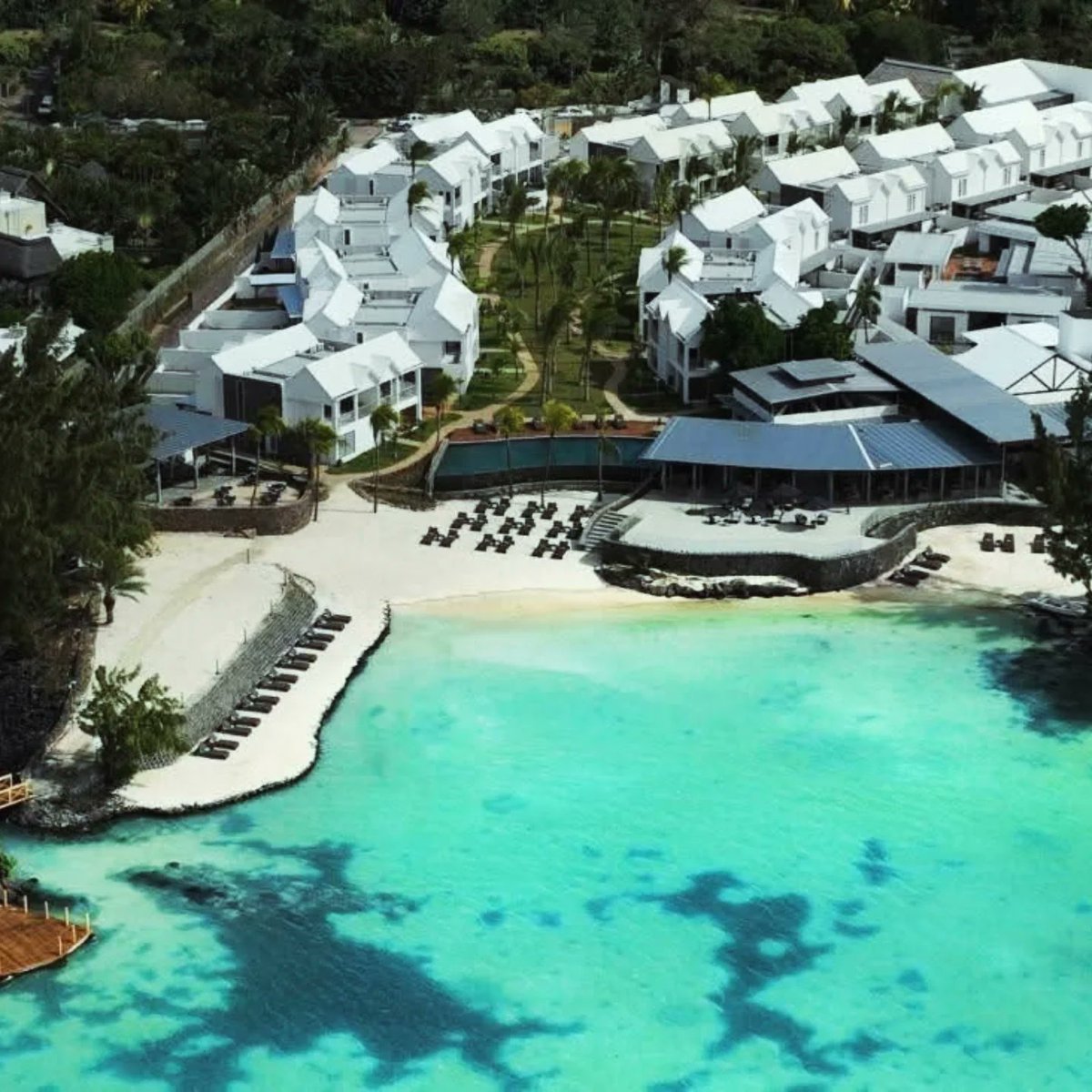 Hashtag_Hol_ZA's tweet photo. Every breathe you take ... I'll be watching you๐
Sea Diamond Boutique Hotel & Spa is a 5-star relaxed luxury boutique hotel nested on Calodyne Beach of the multiple turquoise colours of the Indian Ocean and overlooking the spectacular view of the five islets of the ne ๐ฒ๐บ https://t.co/jp6XVb65QP