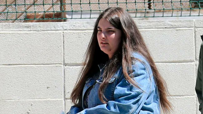 #EXCLUSIVA Las hijas de Zapatero facturaban todos los meses una tarifa fija de 3.000 € al conseguidor de Plus Ultra. Aunque no hicieran ningún trabajo.

Laura y Alba recibieron en total 198.000 € de Análisis Relevante SL entre 2020 y 2025.

elconfidencial.com/espana/2026-02…