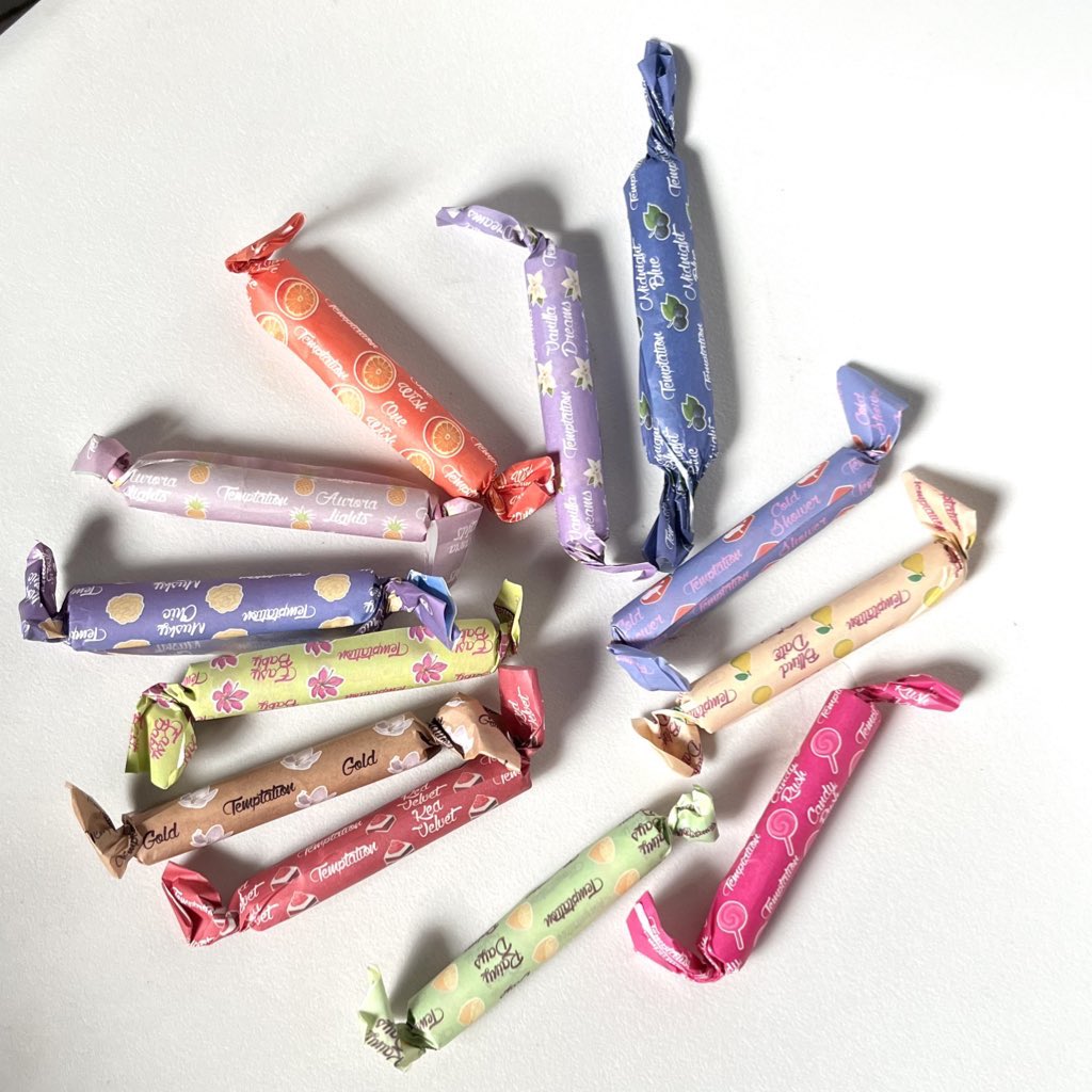 sekarrhmp's tweet photo. ini Discovery Jar dari Eloi Coco isinya 12 varian body mist ukuran 5 ml ..

jujur ini lucu bgt kaya permen .. kalengnya juga unik karena recycle dari kaleng rokok, jadi konsepnya sustainable tapi tetep keliatan estetik.

https://t.co/F5c3hKrXGZ https://t.co/i2Lodj0tRT