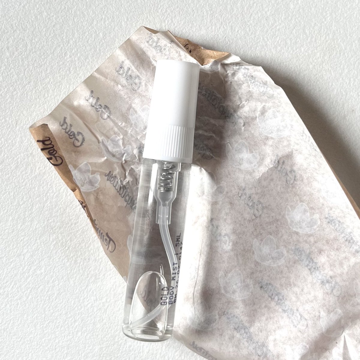 ini Discovery Jar dari Eloi Coco isinya 12 varian body mist ukuran 5 ml ..

jujur ini lucu bgt kaya permen .. kalengnya juga unik karena recycle dari kaleng rokok, jadi konsepnya sustainable tapi tetep keliatan estetik.

s.shopee.co.id/3qHtKMOcol