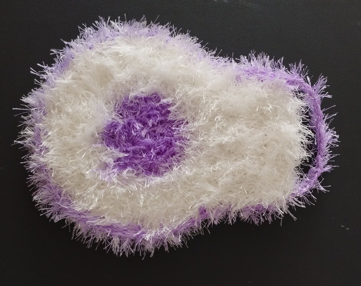 سلام سلام.  خوبين دوست جونيا؟  امروز امتحانی لیف بافتم و عالی شد.  اگر لازم داشتین  میخرین ازم؟  لطفا.