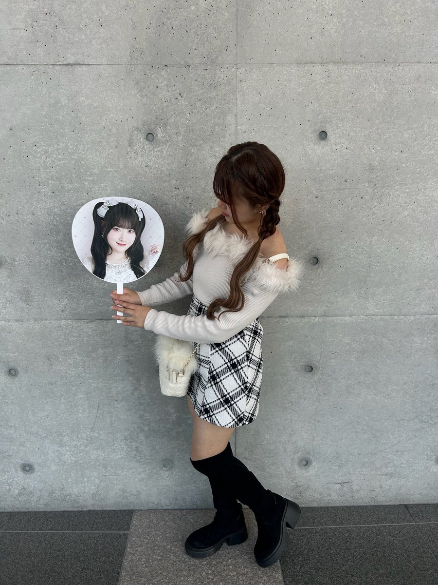 ___misa__05's tweet photo. 邦ロック(バンド)のライブ日の私 vs アイドルのライブ日の私 https://t.co/t8bhJWISgB