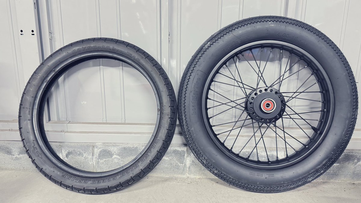 グラストラッカーのホイールにクラシック系のタイヤ付けてみた。太いッピ!!