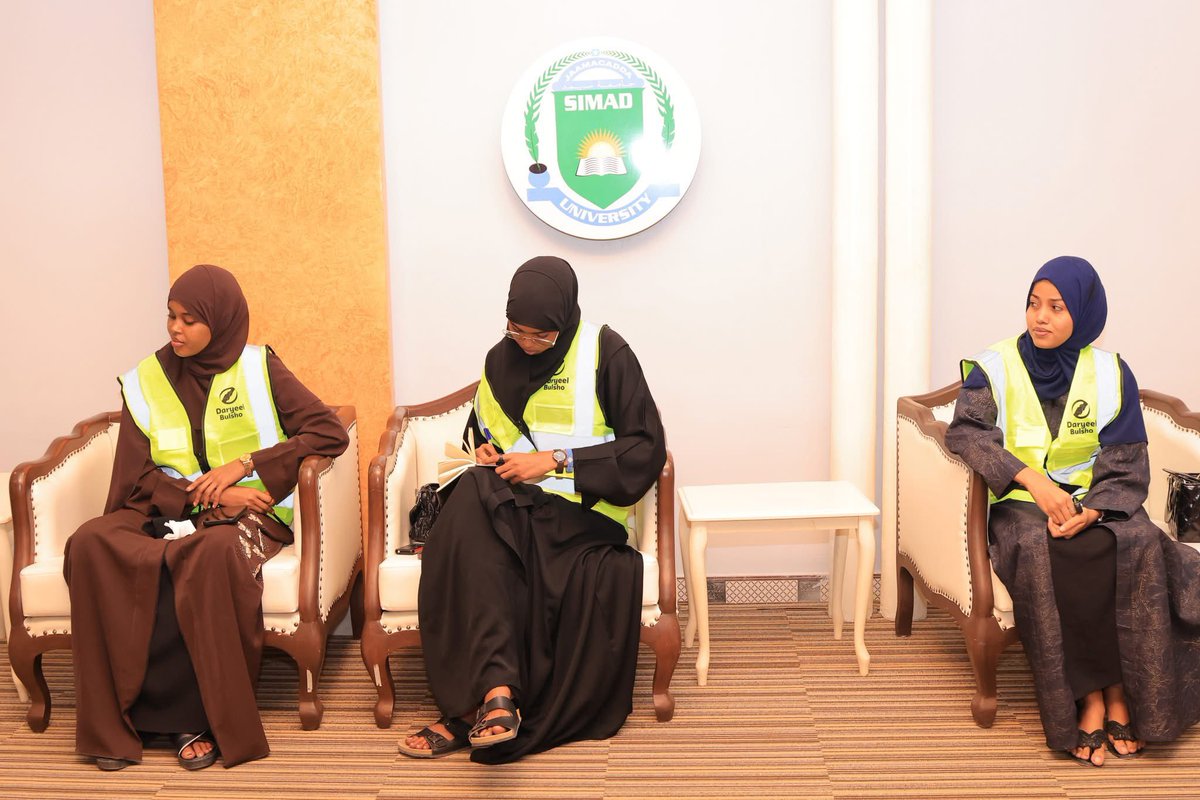 Guddoomiye <a href="/MohamedAliSiad/">Mohamed Ali Siad</a>  oo hoggaaminayo dhallinyarada Gurmadka Abaaraha ayaa waxaa xarunta Jaamacadda SIMAD ku soo dhaweeyay Guddoomiye Dr. Cabdikariin Muxuddiin Axmed.

#GurmadkaAbaarahaSoomaaliya
#AanIsGarabsano
#BiyoWaaNolol
#WaxyarIyoSaameynWayn