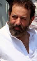 Badass1ZQ1's tweet photo. پلان تو میں بتا دیتا ہوں لیکن اس پر عمل کوئی نہیں کرے گا
چوہدری اسلم شہید کے ساتھ 25 سال کام کرنے والے انسپکٹر سرور کمانڈو نے کراچی کو جرائم سے پاک کرنے کا طریقہ بتا دیا
انسپکٹر سرور کمانڈو کے بقول کراچی میں آج کل سٹریٹ کرائم کی بھرمار ہے ،
ہمارے زمانے میں تو اور طرح کے کرائم تھے
موجودہ دور میں جو ہورہا ہے وہ تو ایس ایچ اوز کے بائیں ہاتھ کا کھیل ہے
اگر پورے کراچی کو ایس ایچ اوز میں بانٹ دیا جائے اور وارننگ دی جائے کہ یا جرم نہیں یا پھر تم نہیں
یہ سارا کرائم چند روز میں ختم ہو جائے گا  لیکن افسوس اس بات کہ ہے کہ تھانوں کے لیول پر اتنی سیاسی مداخلت ہے
پورا پولیس ڈیپارٹمنٹ اس طرح سیاست میں لت پت ہے کہ ایس ایچ اوز کو کوئی کچھ سمجھتا ہی نہیں
میرے فارمولے پر عمل ہو جائے تو کرائم ختم ہو سکتا ہے
لیکن جو کراچی کے حالات ہیں ایسا ہوگا نہیں
اسکے لیے ہر کسی کو سچے دل سے پاکستانی بننا پڑے گا
لیکن پاکستانی بنیں گے اور سیاست سیاست نہیں کھیلیں گے تو کھائیں گے کہاں سے