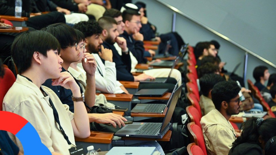 Google Cloud Arabia tweet media