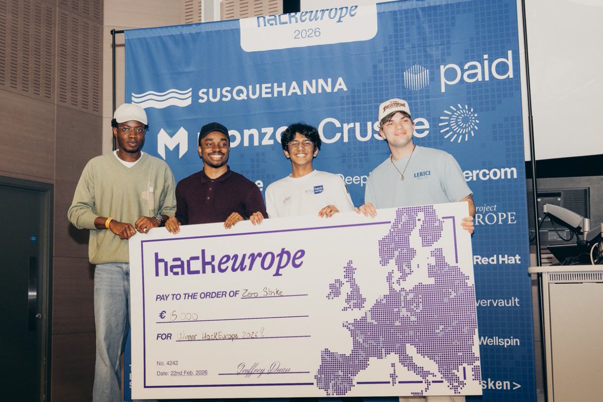 manny_karibiye's tweet photo. Europe champions in 4k. The professional photographer did NOT have to go this hard for a hackathon but here we are. Separate post was mandatory, I don’t make the rules. 😭

@adityajoi @eniola_fr @julianlewo https://t.co/veqVsoGPb8