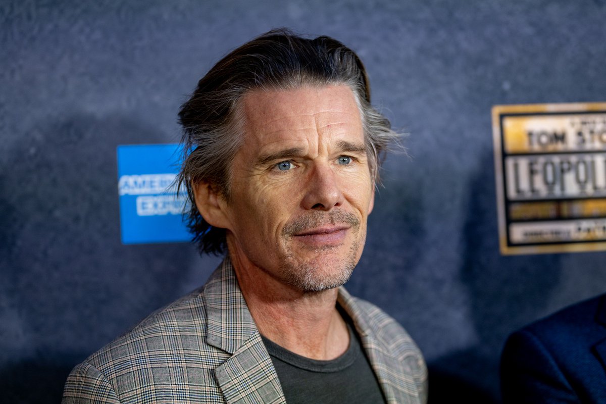 ankorinclan's tweet photo. Dijo una vez Ethan Hawke: "Es absurdo que las productoras elijan actores por seguidores en Instagram. Me dicen: ‘Deberías elegir a Suzie, tiene 10 millones de seguidores’. Pregunto: ‘¿Ha actuado antes?’ ‘No, pero…’. Y piensas: ‘¿Esto realmente ayuda a la película?’. Ser actor no es solo tomar batidos de proteínas e ir al gimnasio. Robert De Niro no es genial por su abdomen marcado. Si un papel lo exige, lo hará, pero actuar es mucho más que una imagen."