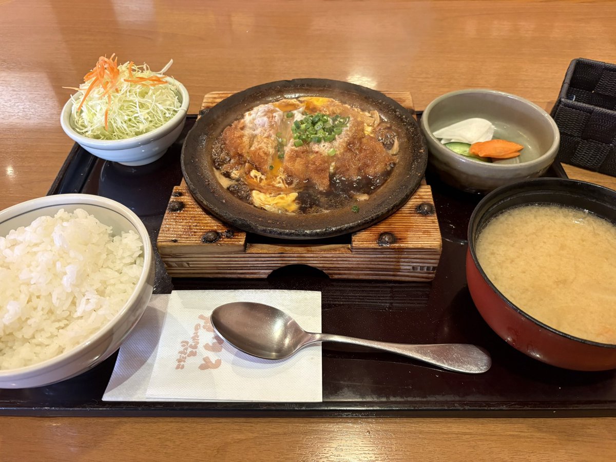 Lovekuma39's tweet photo. 仕事帰りに大好きなとん膳へ。いつ食べても美味しい😋

#とん膳八街店

#明日から2連休 https://t.co/ua8cgzMgov